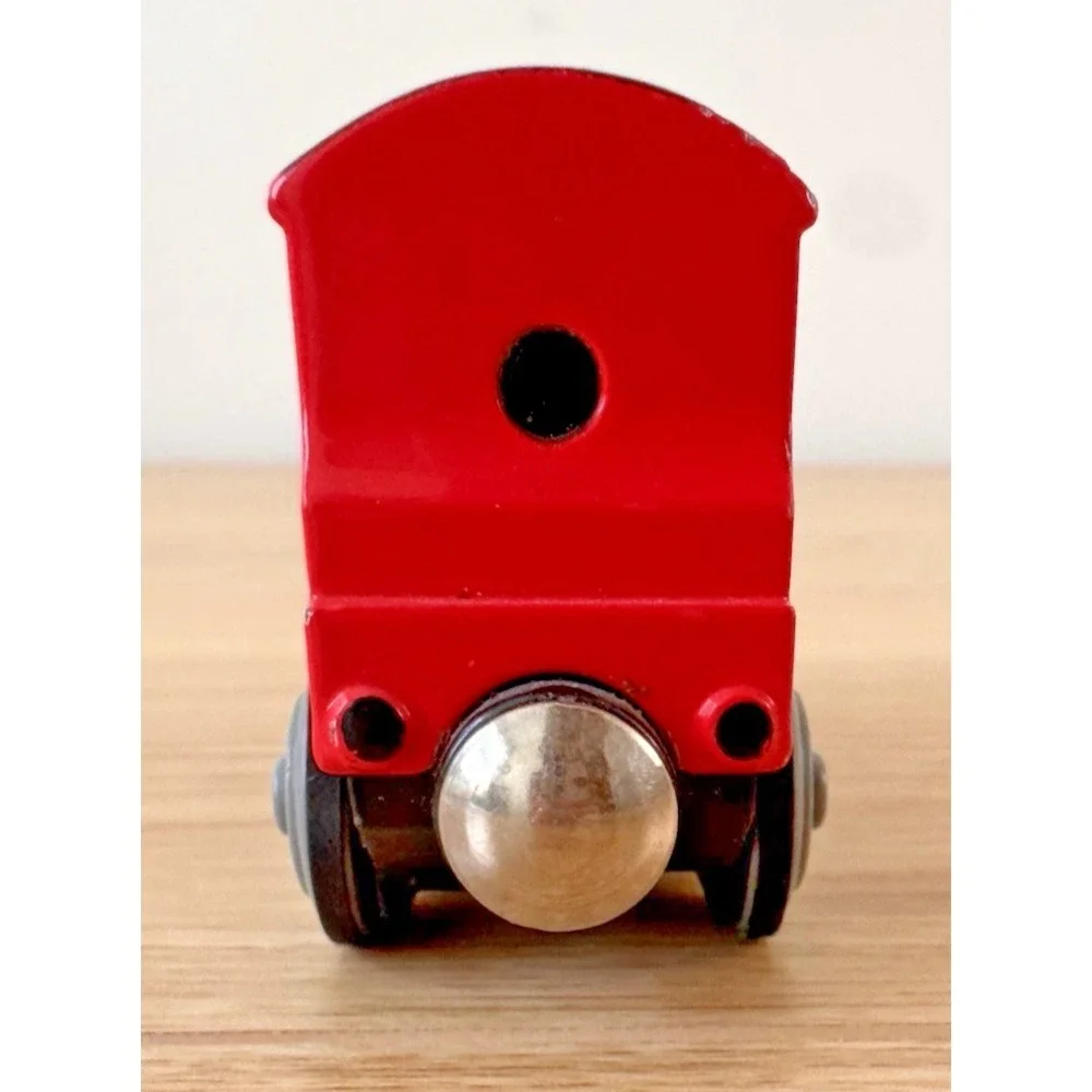 Thomas Wooden Railway James Engine 2002 Learning Curve Magnetic Train Red Toy